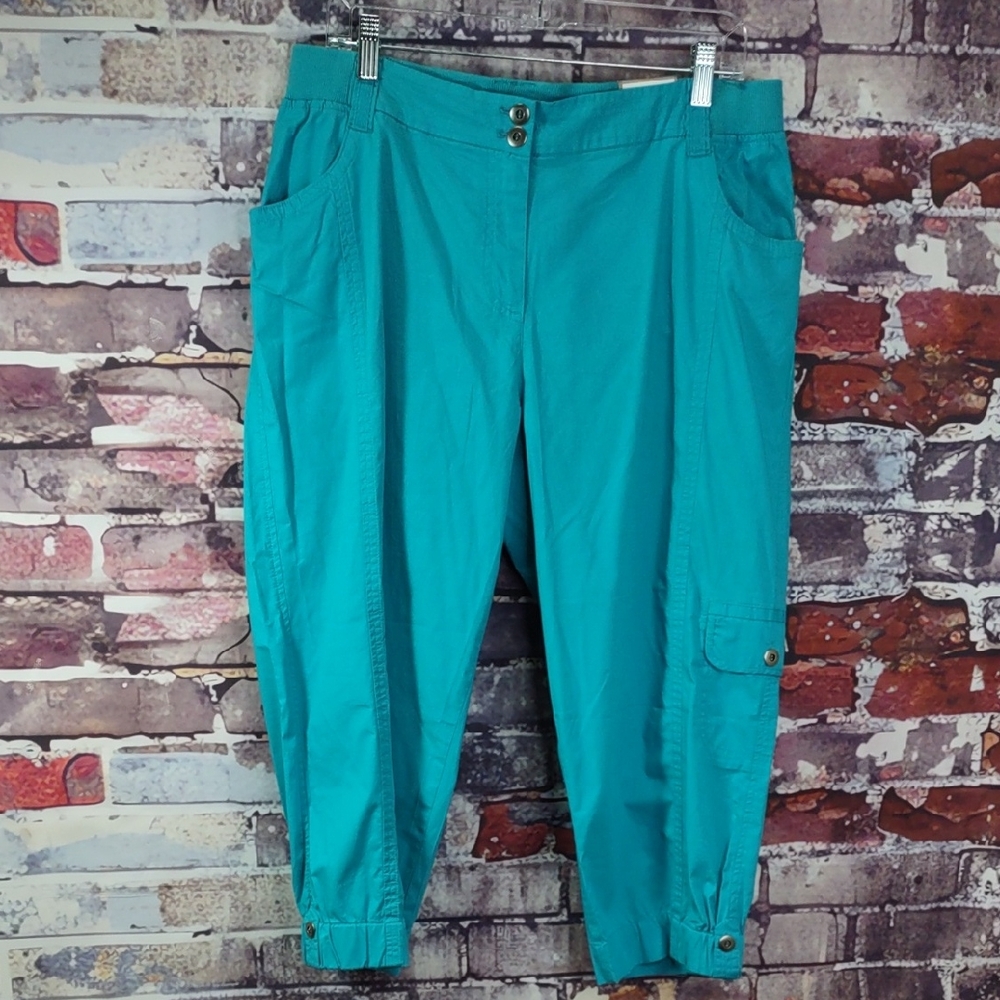 Chico's Ultimate Fit Cool Crop Cargo Pants